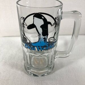 Vintage 1985 Sea World Shamu Large Drinking Glass